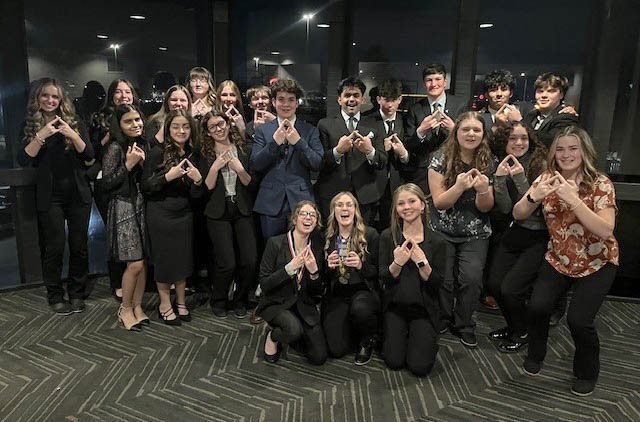 Henley senior qualifies for DECA worlds