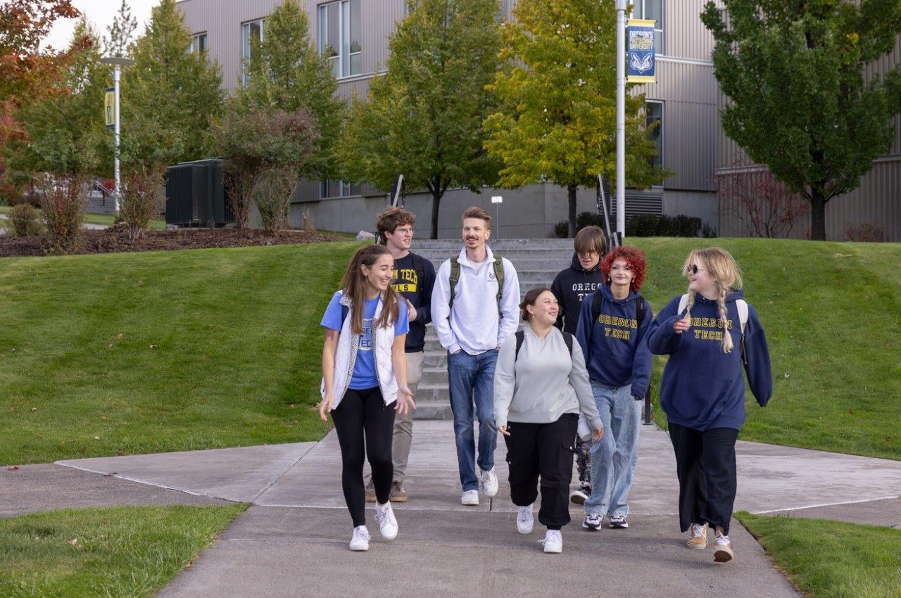Oregon Tech students on campus 3